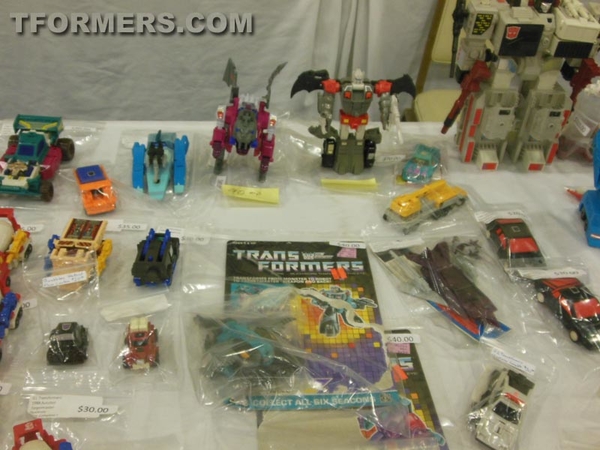 BotCon 2013   The Transformers Convention Dealer Room Image Gallery   OVER 500 Images  (192 of 582)